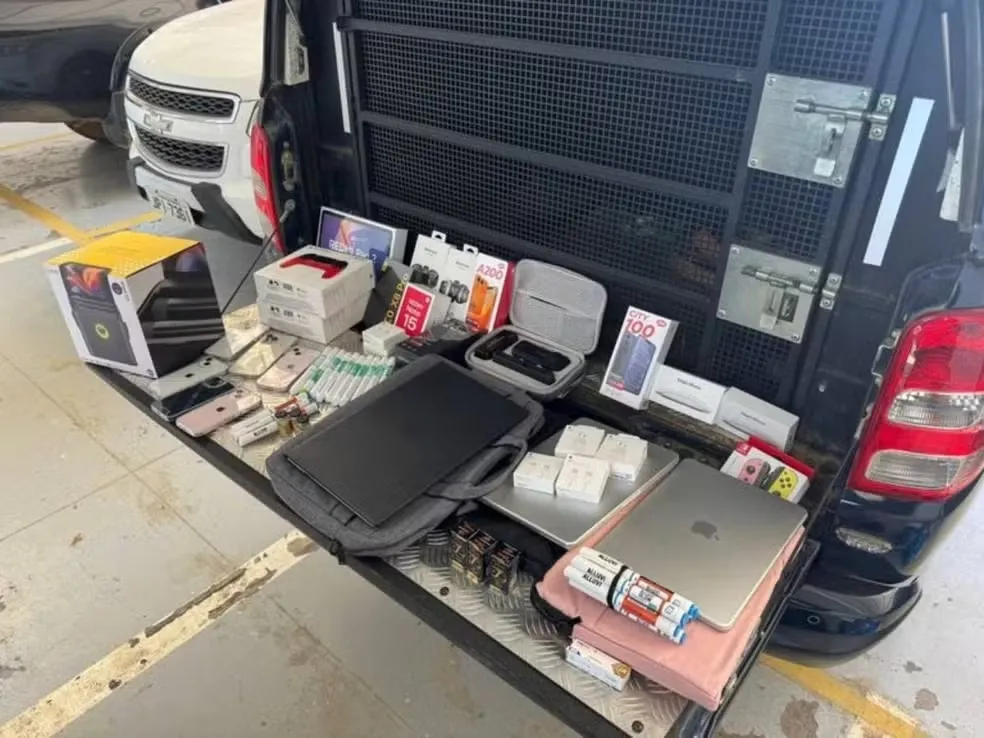 PRF apreende canetas emagrecedoras, anabolizantes e eletrônicos em carro na Bahia