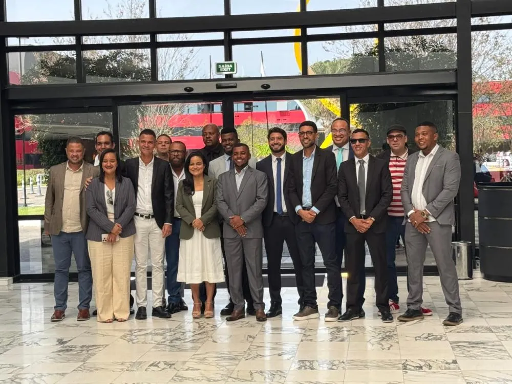 Débora Régis participa da Marcha dos Prefeitos acompanhada por caravana de lideranças de Lauro de Freitas