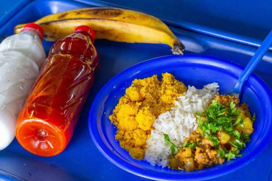 Merenda de Lauro de Freitas vira finalista em concurso nacional do FNDE 