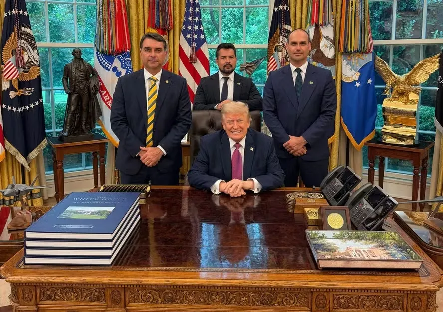Planalto minimiza foto de Flávio com Trump 