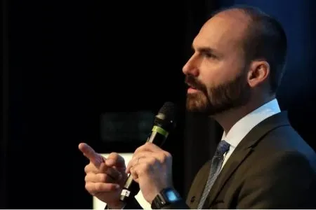 Após secretário de Jerônimo criticar decisão sobre CV e PCC, Eduardo Bolsonaro rebate: “Bahia só está assim por culpa do PT”