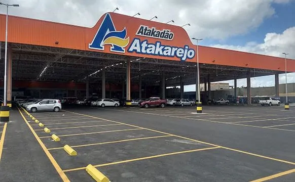 Atakarejo transforma unidade em Lauro de Freitas em mega loja
