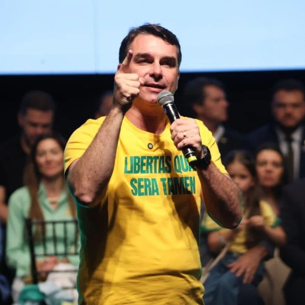 Flávio Bolsonaro diz ter sido ameaçado por Lula e anuncia ação no STF