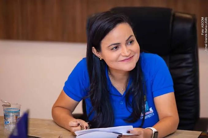 Enquanto ela fala, eu trabalho’, diz Débora Régis