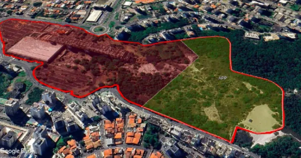 Leilão do antigo Centro de Convenções da Bahia gera críticas por área ambiental e escolha de leiloeiro