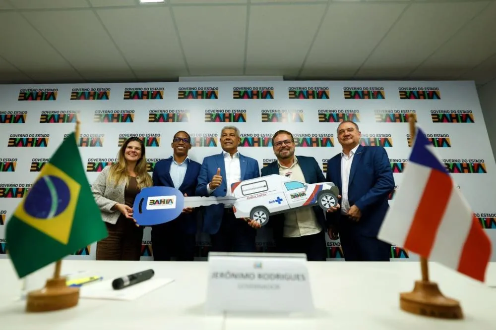 Jerônimo entrega veículos e projeta nova orla turística para Madre de Deus